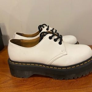 Almost New White Platform Dr Martens size 39 EU